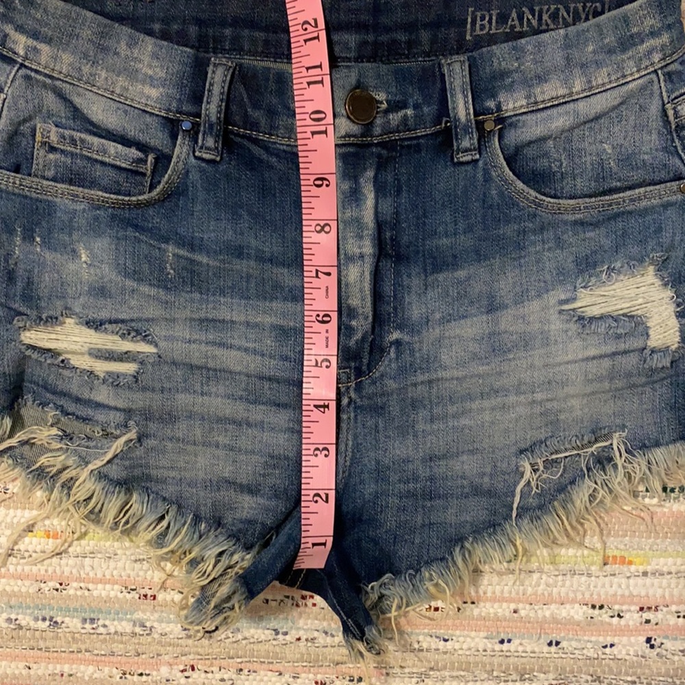 BLANK NYC Cut Off Shorts size 26 - Picture 10 of 12